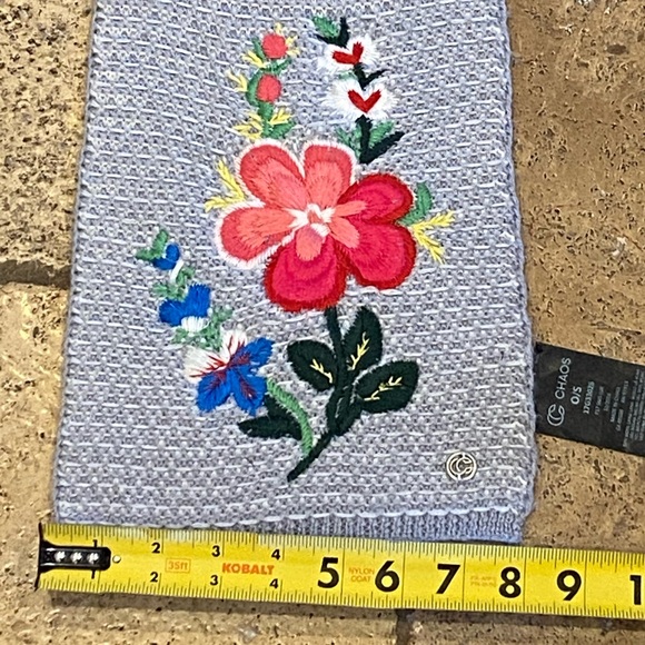 Chaos long scarf with vibrant floral embroidery warm wool & acrylic one size - Picture 7 of 7